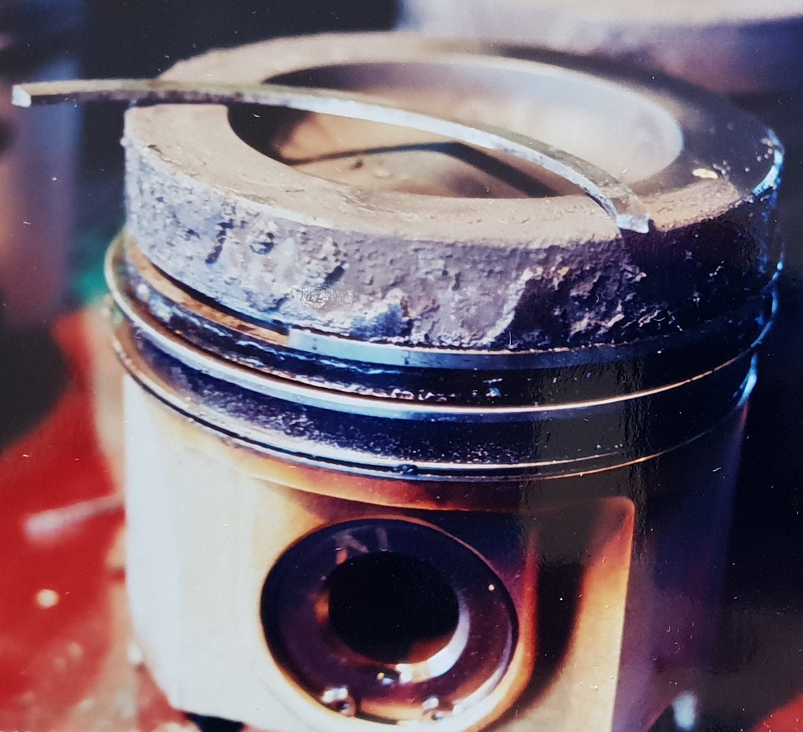 piston with broken ring caused by carbon in ring groove